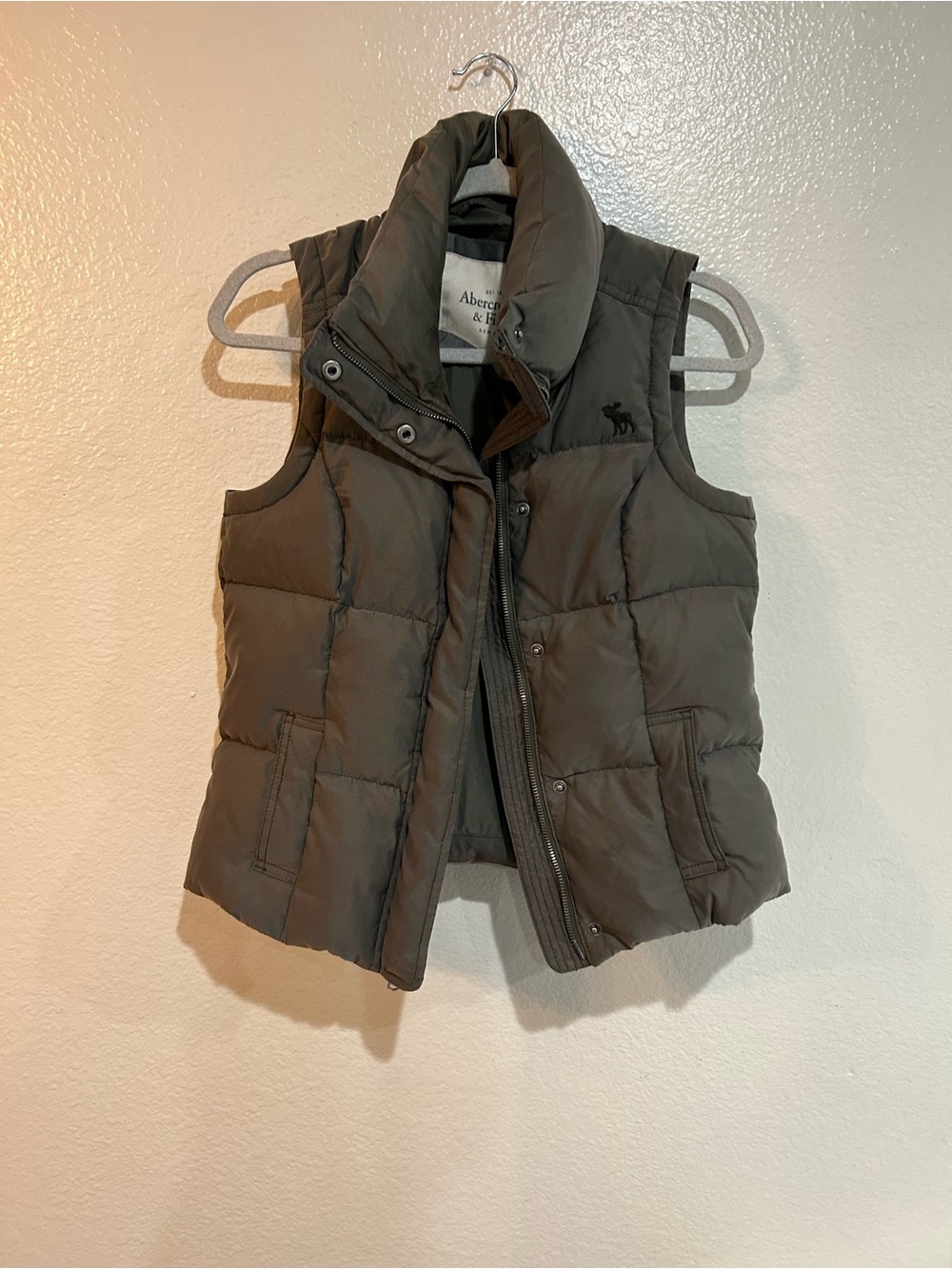 Abercrombie & Fitch Dark green puffer vest